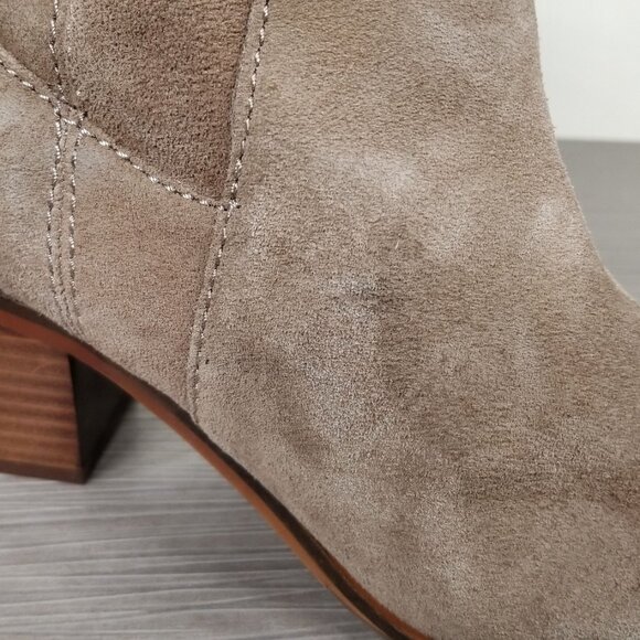 Vince Camuto Maves Stacked Heel Bootie, Tan Suede, Womens Size 9 M / 39 - Picture 14 of 14